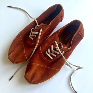 Rust colored Tom’s